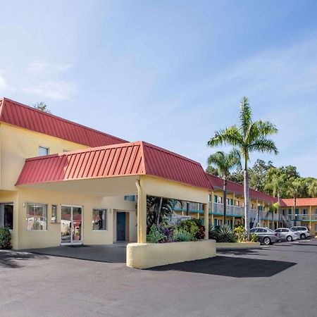 Super 8 By Wyndham Sarasota Near Siesta Key Motel Exterior photo