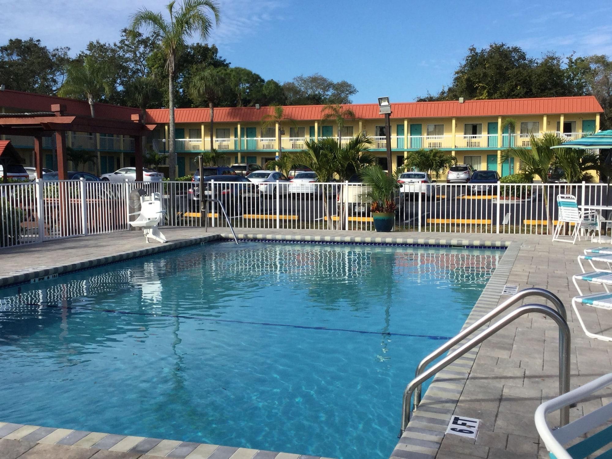 Super 8 By Wyndham Sarasota Near Siesta Key Motel Exterior photo