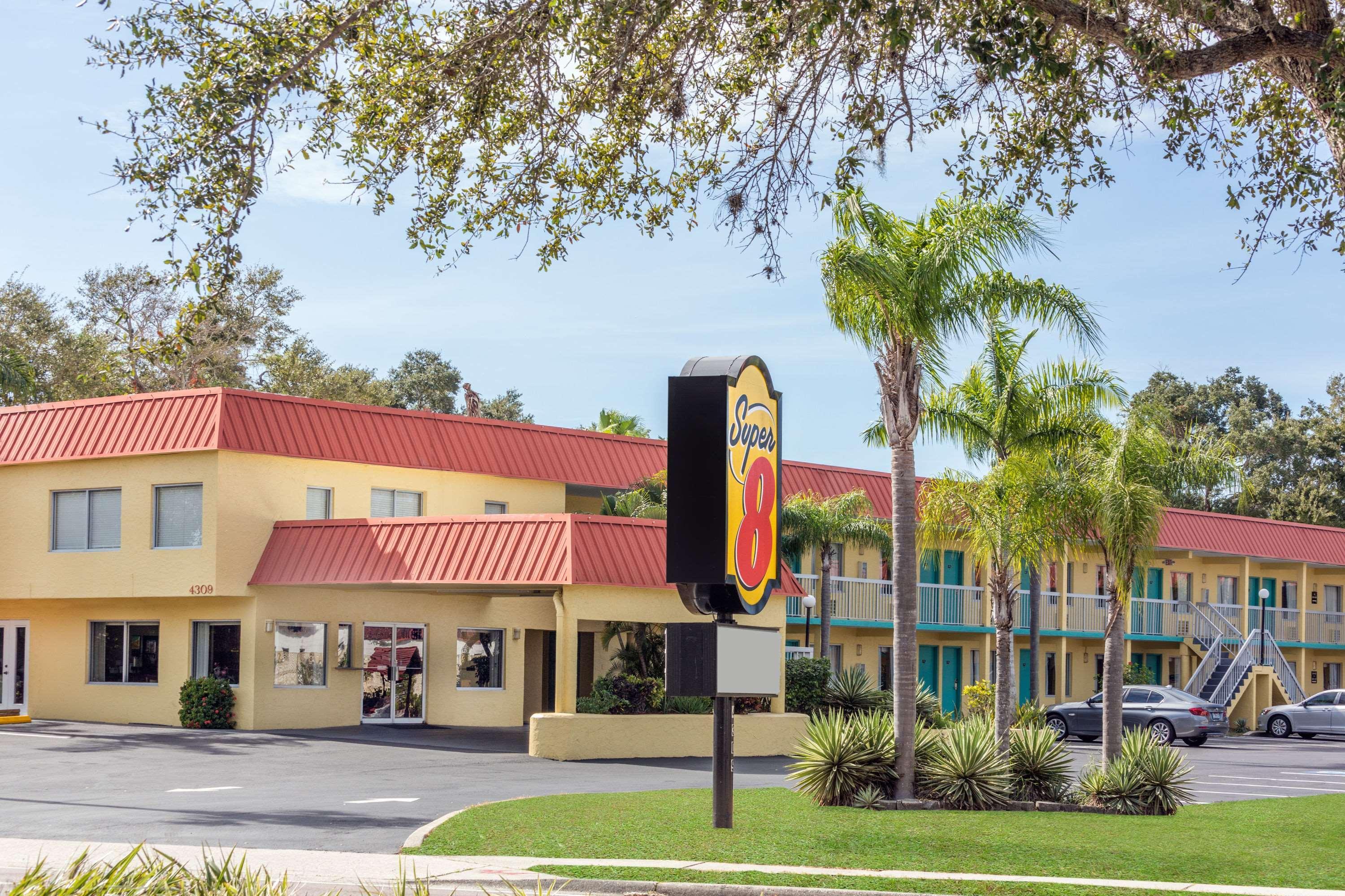 Super 8 By Wyndham Sarasota Near Siesta Key Motel Exterior photo